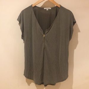Zipper tee